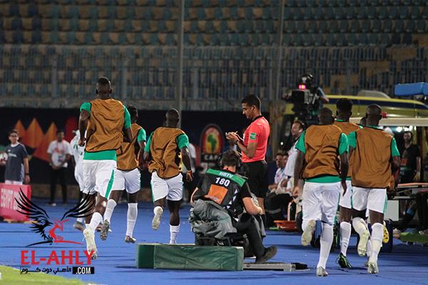 إصابة مخيفة واحتفالات جماعية وجماهير مصرية في أبرز صور مباراة السنغال وتنزانيا