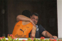 صور مغادرة سواريز لفندق الأوروجواي بعد عقوبة الفيفا