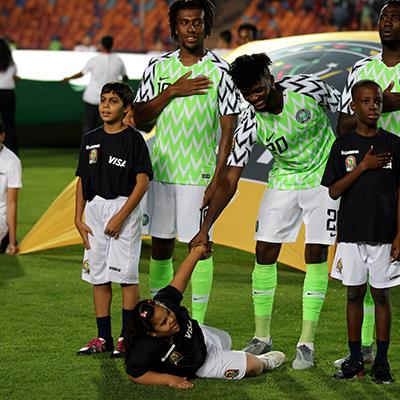 سقوط طفلة وحضور مميز لجماهير البافانا في أبرز لقطات تأهل نيجيريا لنصف نهائي كأس الأمم